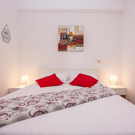 Apartments Alisa Бродарика Екстериор снимка