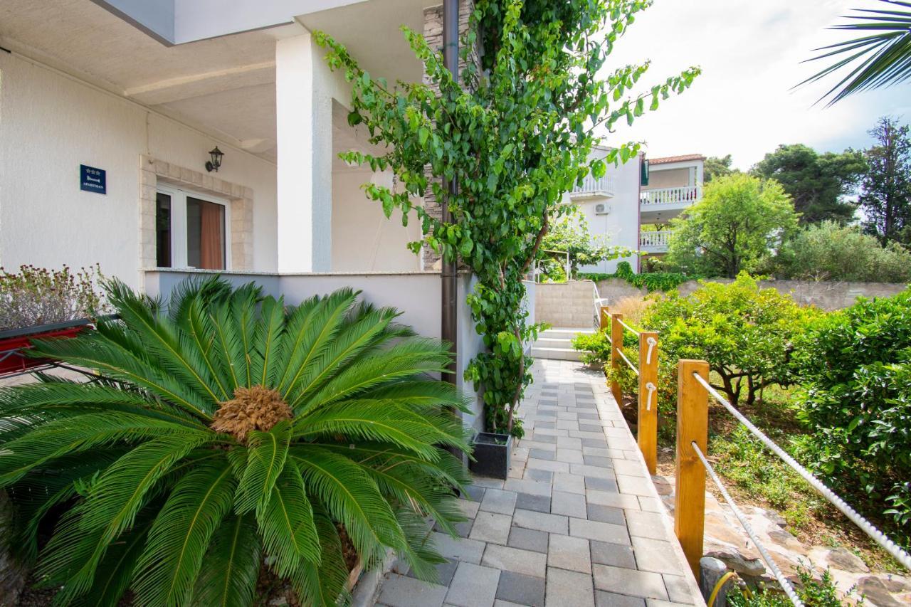Apartments Alisa Бродарика Екстериор снимка