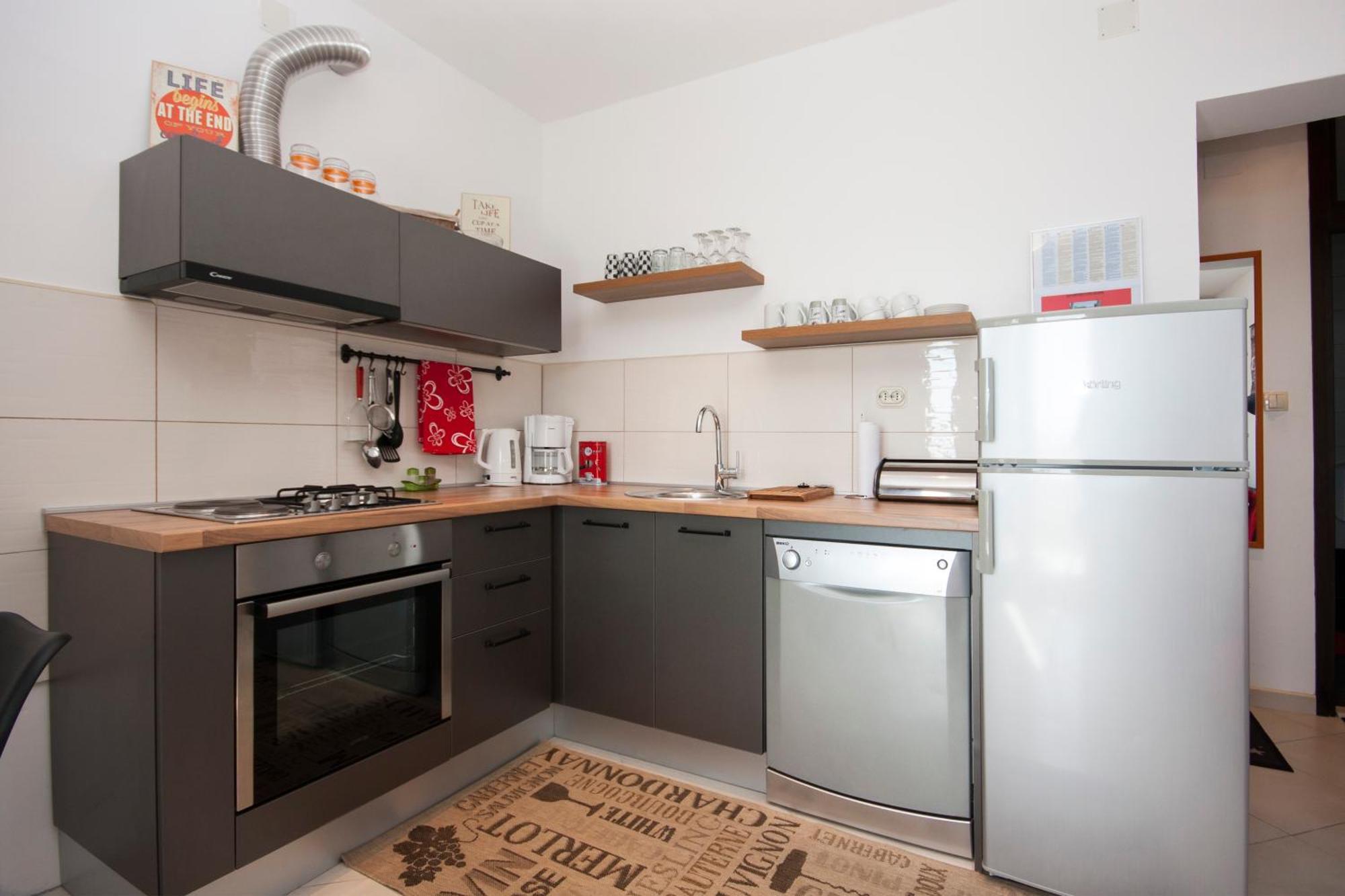 Apartments Alisa Бродарика Екстериор снимка