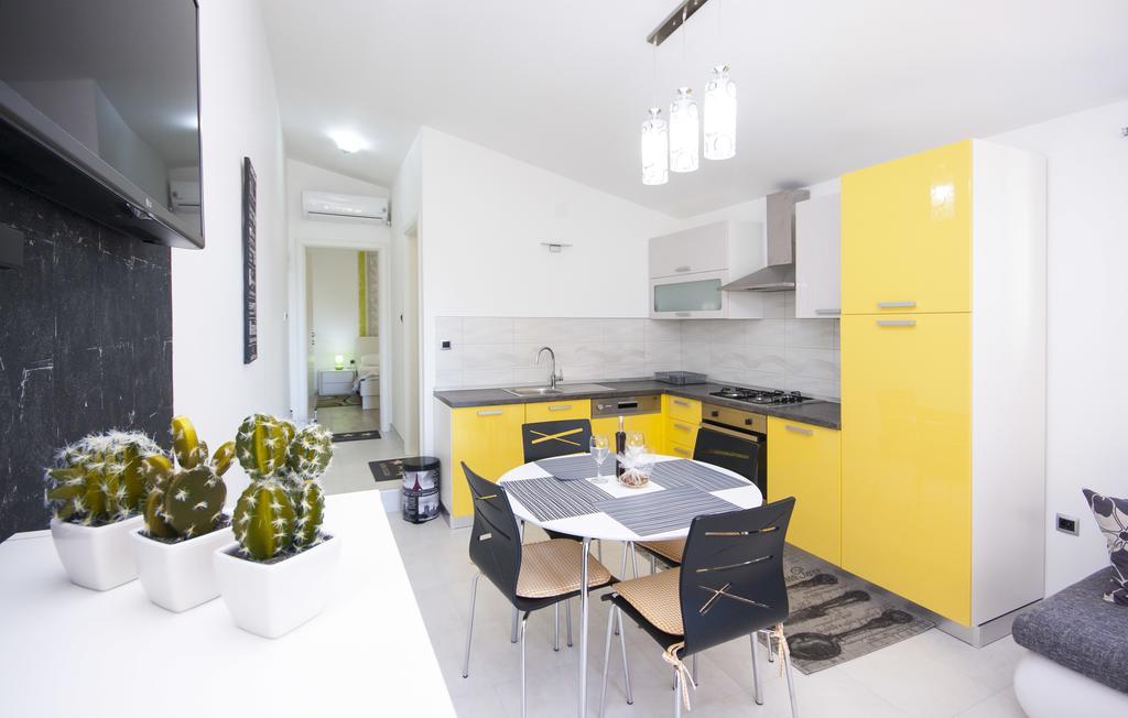 Apartments Alisa Бродарика Екстериор снимка
